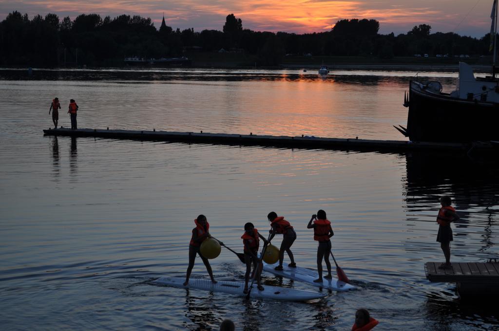 Kinrooi Sailcenter Limburg 호스텔 외부 사진
