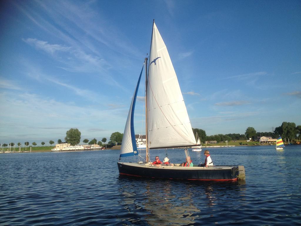 Kinrooi Sailcenter Limburg 호스텔 외부 사진