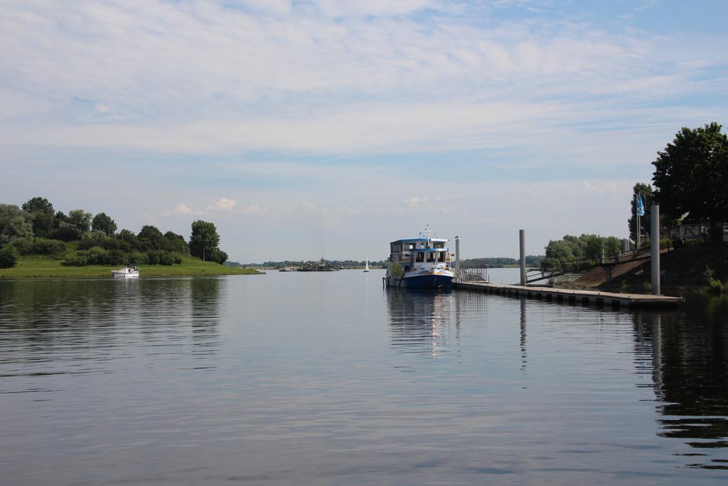 Kinrooi Sailcenter Limburg 호스텔 외부 사진